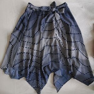 Banana Republic Flowy Midi Skirt 💙